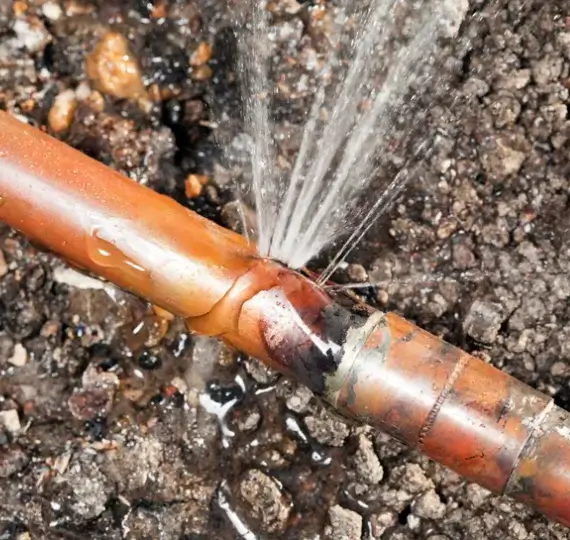 g-9___16134012393 (1) Technician fixing a burst pipe with water leakage, highlighting burst pipe repair service in London by We Fix Plumbing London.